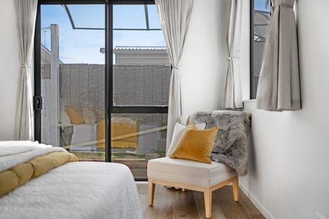 Photo of property in 74a Walworth Avenue, Pakuranga Heights, Auckland, 2010