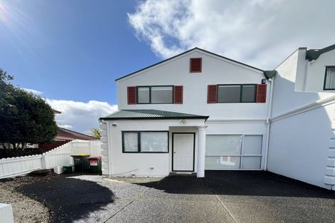 Photo of property in 4 Provence Esplanade, Te Atatu Peninsula, Auckland, 0610