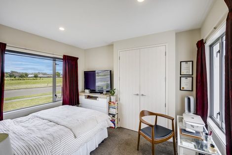 Photo of property in 72 Orotu Drive, Poraiti, Napier, 4112