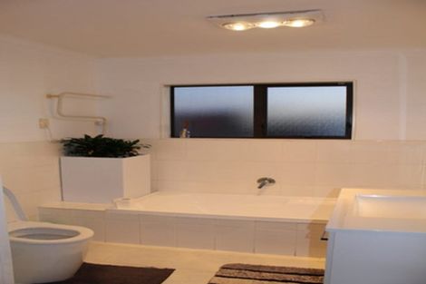 Photo of property in 38 Glenveagh Park Drive, Weymouth, Auckland, 2103