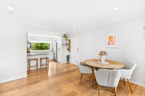 Photo of property in 2/8 Crewe Close, Albany, Auckland, 0632