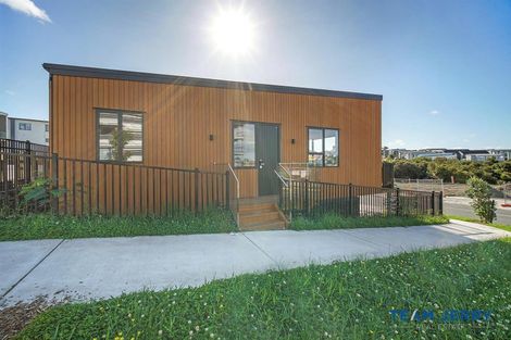 Photo of property in 20 Kuaha Road, Massey, Auckland, 0614