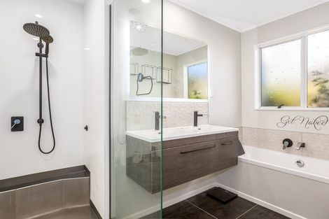 Photo of property in 12b Bell Street, Tawa, Wellington, 5028