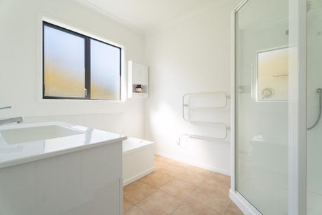Photo of property in 4 Gifford Grove, Churton Park, Wellington, 6037