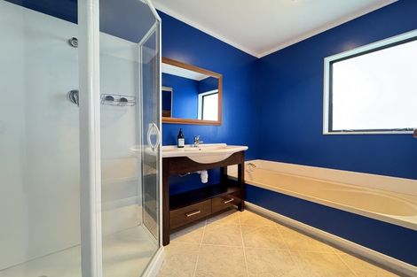 Photo of property in 16 Cathie Place, Karori, Wellington, 6012