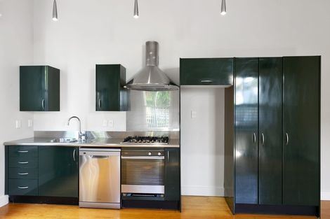 Photo of property in 32 Rolleston Street, Mount Cook, Wellington, 6021