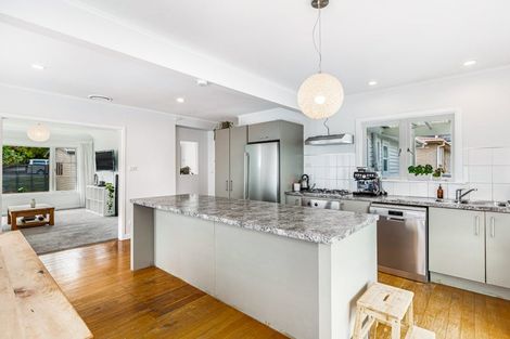 Photo of property in 51 Matipo Road, Te Atatu Peninsula, Auckland, 0610