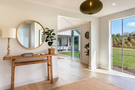 Photo of property in 5 Lens Way, Acacia Bay, Taupo, 3385