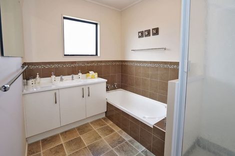 Photo of property in 8 Olwyn Green, Dinsdale, Hamilton, 3204