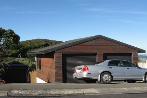 Photo of property in 25b&c Spenmoor Street, Newlands, Wellington, 6037