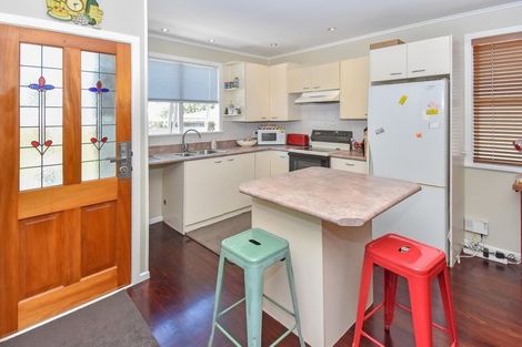 Photo of property in 9 Clendon Place, Manurewa, Auckland, 2102