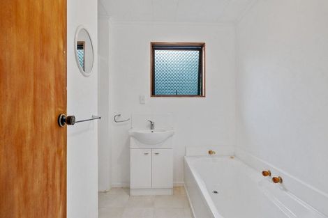 Photo of property in 32 Rata Street, Tokomaru, Palmerston North, 4474