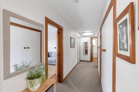 Photo of property in 10 Claxton Place, Saint Martins, Christchurch, 8022
