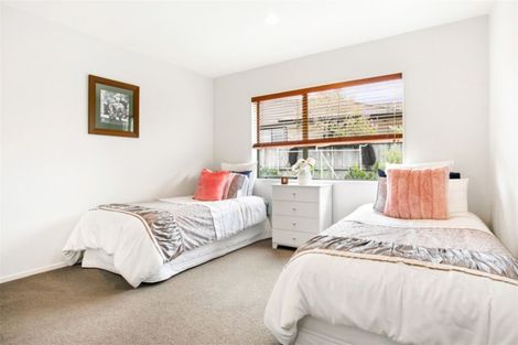 Photo of property in 30 Hercules Drive, Henderson, Auckland, 0612