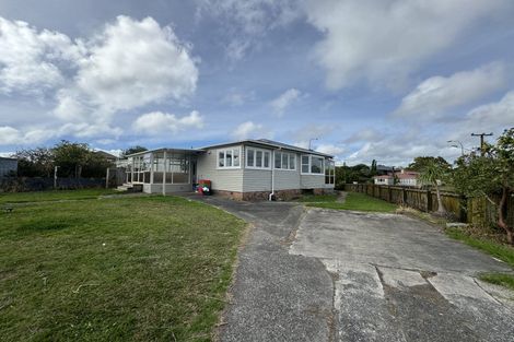 Photo of property in 74 Mcleod Road, Te Atatu South, Auckland, 0610