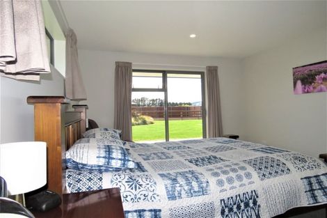 Photo of property in 2 Paradise Way, Amberley, 7410
