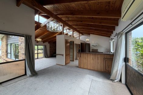 Photo of property in 10 Westpark Drive, West Harbour, Auckland, 0618