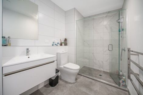Photo of property in 1/37 Woodlands Crescent, Browns Bay, Auckland, 0630