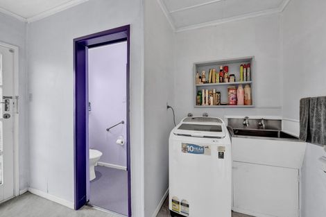 Photo of property in 28 Camberwell Road, Hawera, 4610