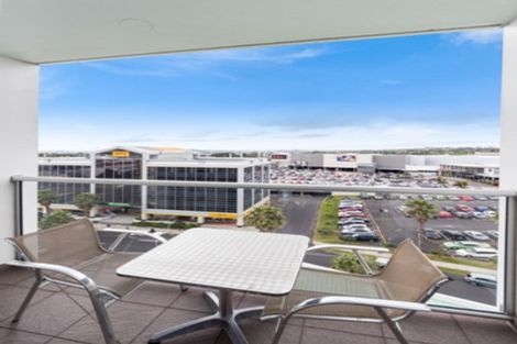 Photo of property in 402/17 Osterley Way, Manukau, Auckland, 2104