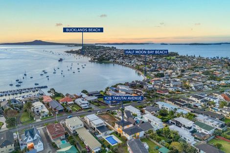 Photo of property in 42b Takutai Avenue, Half Moon Bay, Auckland, 2012