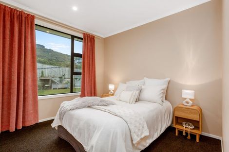 Photo of property in 5 Waitaria Terrace, Aotea, Porirua, 5024