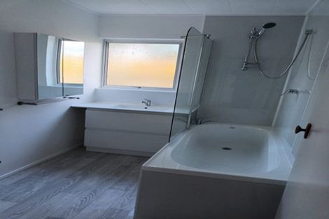 Photo of property in 18 Otaika Road, Woodhill, 0110