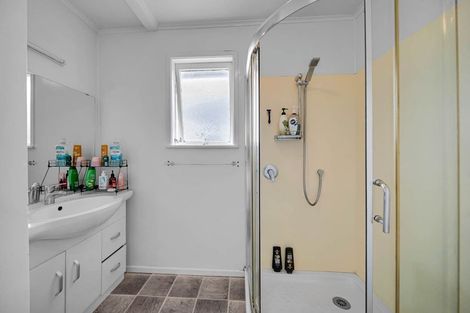 Photo of property in 23 Kemble Close, Mangere, Auckland, 2022