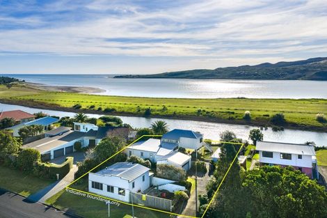 Photo of property in 7 Nihinihi Avenue, Raglan, 3225