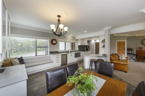 Photo of property in 12 Innes Place, Roslyn, Palmerston North, 4414