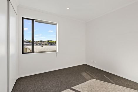 Photo of property in 18 Owen Chapman Drive, Red Beach, 0932