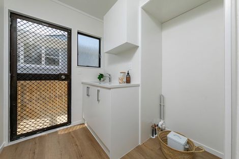 Photo of property in 112c Roberts Road, Te Atatu South, Auckland, 0610