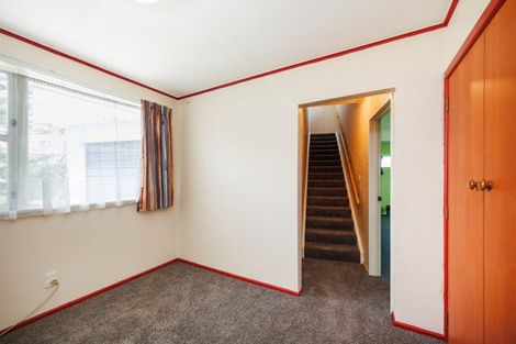Photo of property in 17 Piper Place, Roslyn, Palmerston North, 4414