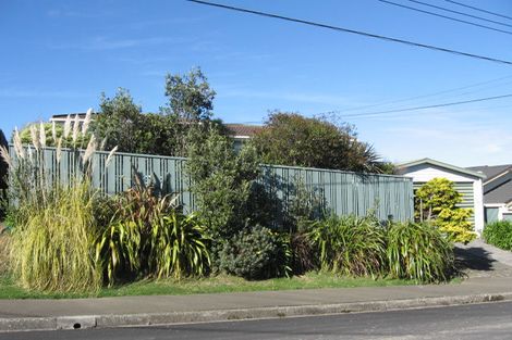 Photo of property in 21 Spenmoor Street, Newlands, Wellington, 6037