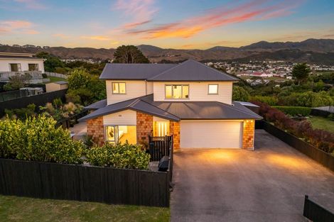 Photo of property in 17 Sumner Terrace, Aotea, Porirua, 5024