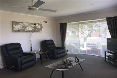 Photo of property in 6 Newbliss Crescent, East Tamaki Heights, Auckland, 2016