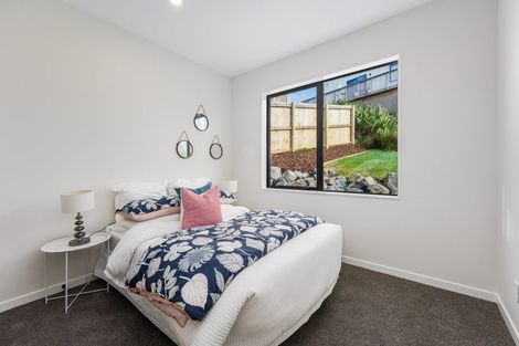 Photo of property in 128 Skulander Crescent, Orewa, 0931