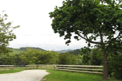 Photo of property in 71 Waikoukou Valley Road, Waimauku, 0882