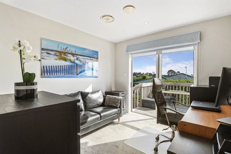 Photo of property in 7 Bushglen Court, Browns Bay, Auckland, 0630