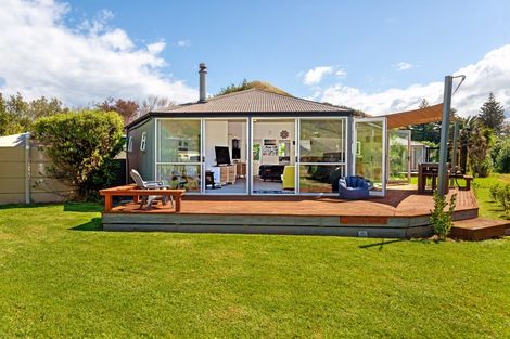 Photo of property in 86 Fortescue Street, Mahia, 4198