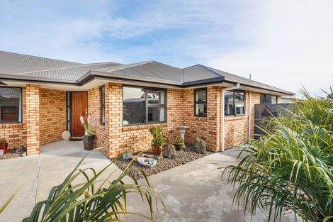 Photo of property in 12 Lorenzo Place, Kelvin Grove, Palmerston North, 4414