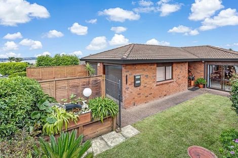 Photo of property in 1/11 Bernleigh Terrace, West Harbour, Auckland, 0618