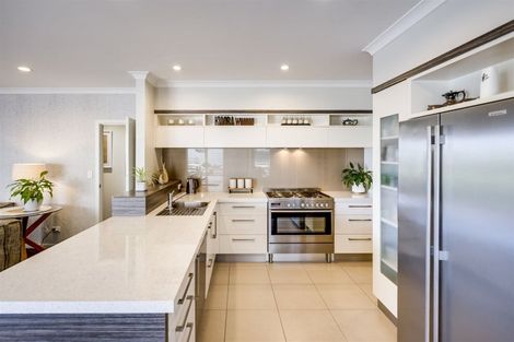 Photo of property in 14 Haast Place, Poraiti, Napier, 4112