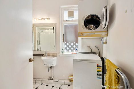 Photo of property in Hobson Flats, 1u2 Hobson Street, Pipitea, Wellington, 6011