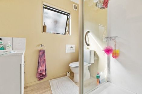 Photo of property in 42 Vina Place, Massey, Auckland, 0614