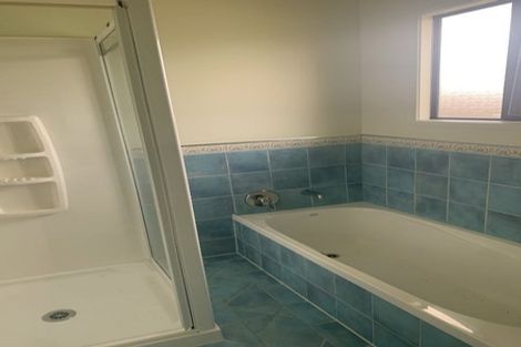 Photo of property in 1 Kittiwake Drive, Schnapper Rock, Auckland, 0632