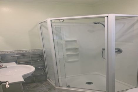 Photo of property in 1 Kittiwake Drive, Schnapper Rock, Auckland, 0632