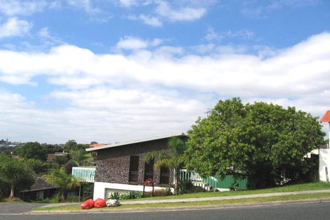 Photo of property in 106 John Downs Drive, Browns Bay, Auckland, 0630