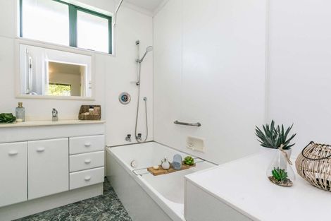 Photo of property in 23 Woodhouse Avenue, Karori, Wellington, 6012