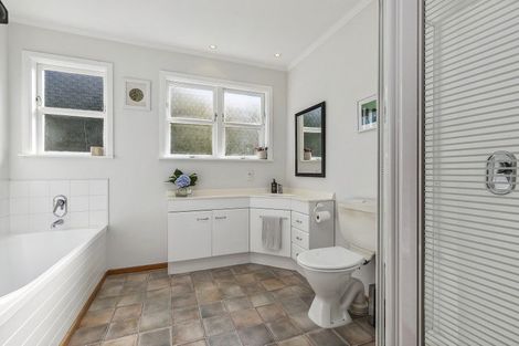 Photo of property in 21 Waikare Street, Karori, Wellington, 6012